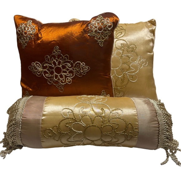 7 Piece Luxury King Comforter Set - Picture 2 of 3